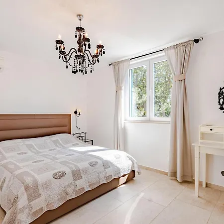 Cozy Home In Dingac With Kitchen Gornji Dingac