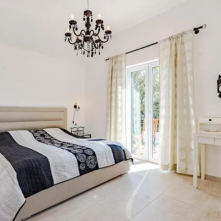 Cozy Home In Dingac With Kitchen Holiday home Gornji Dingac