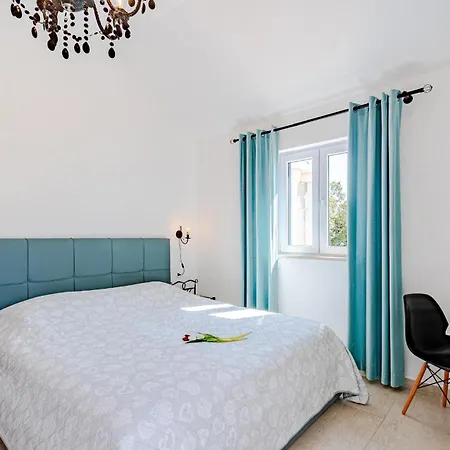 Holiday home Cozy Home In Dingac With Kitchen Gornji Dingac