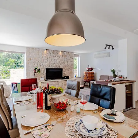 Σπίτι διακοπών Stunning In Dingac *